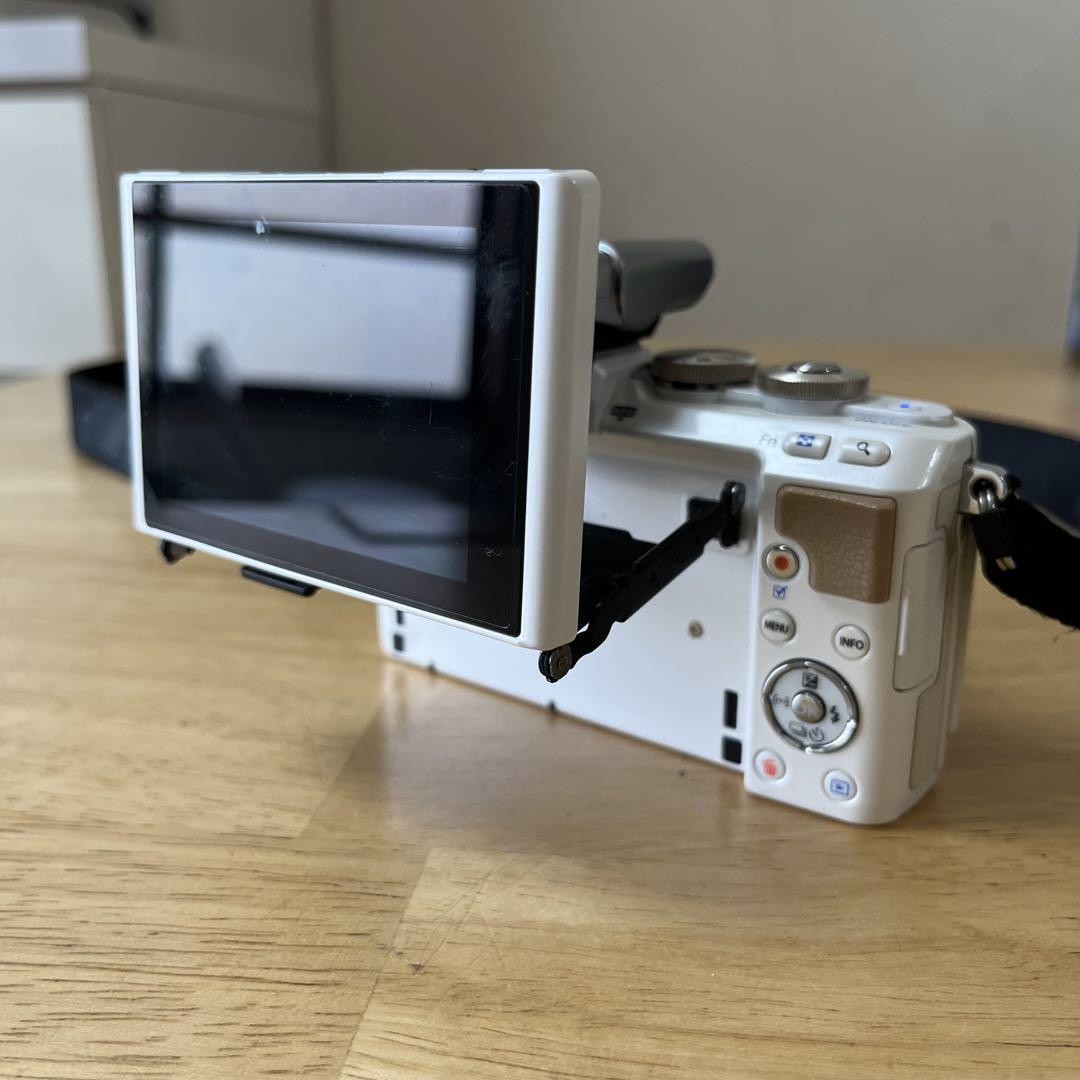 S⭐︎OLYMPUS PEN lite E-pl7 White Olympus Pen Lite E-PL7 White Mirrorless Digital Camera Body MFT