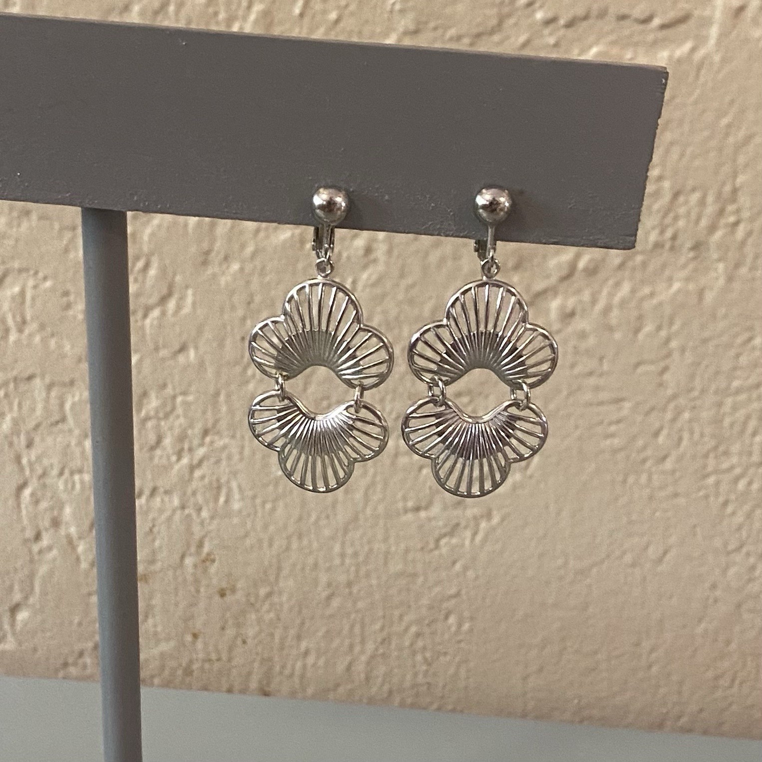 Vintage Sarah Coventry Lotus Blossom Clip-On Dangle Earrings