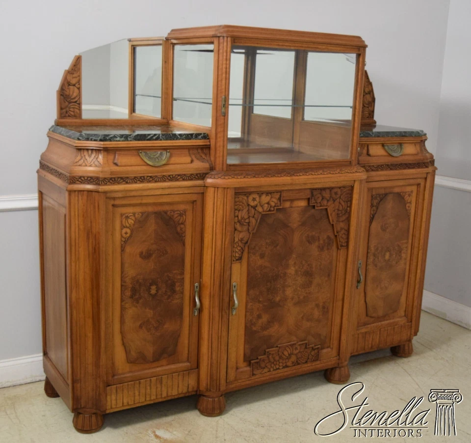 F65553EC: Aparador de exhibición francés Art Deco de nogal Foto 2 de 4