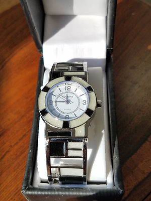 Gramercy Quartz Modern Design Ladies S010821 Watch (NEW)