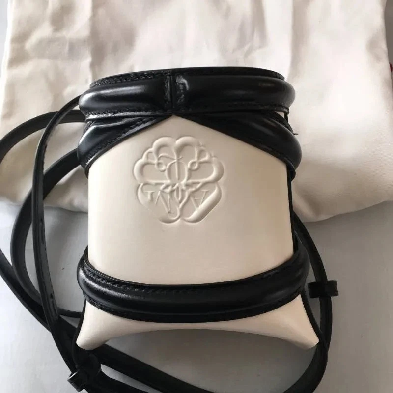Alexander McQueen Bolso de Hombro Cuero Blanco Sin Usar De Japón Foto 3 de 4