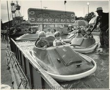 1983 Press Photo Sam and Ben Smith, Boys Riding Boat at Fair - afa53934