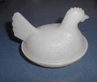 VINTAGE HAZEL ATLAS HEN ON NEST WHITE OPALINE MILK GLASS DISH