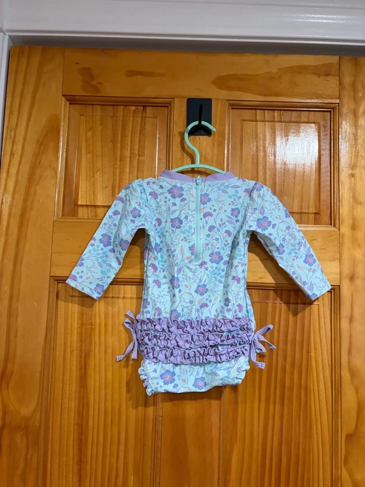 RuffleButts Baby Rash Guard Einteiler Badeanzug Blumenmuster Langarm 6-12M - Bild 4 von 4