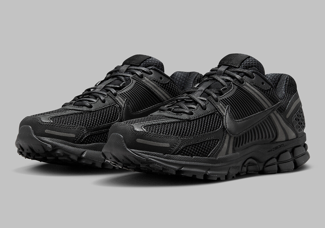 Nike Zoom Vomero 5 Triple Black Blackout BV1358-003 sz 7.5