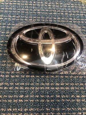 Toyota C-HR 2020,2021,2022 90975-C2023 Front Grille Logo Emblem