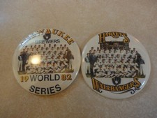 2 Vintage MLB 1982 Milwaukee Brewers & HARVEY'S WALLBANGER'S Pin back Buttons