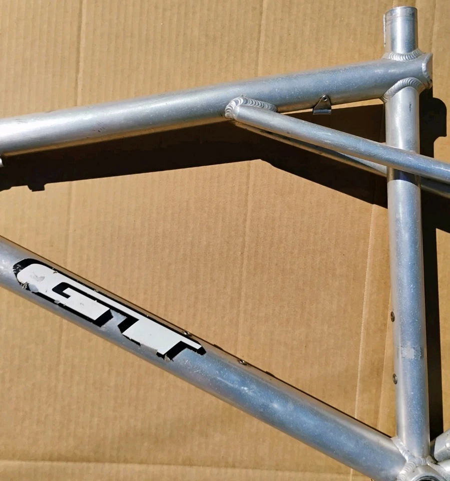 GT  1998 Aluminum 18" Frame Shimano Bottom Bracket  Light Versatile Vtg  - Image 4 of 4