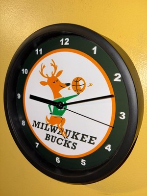 Milwaukee Bucks Throwback Basketball Bar Man Cave Retro Clock Sign