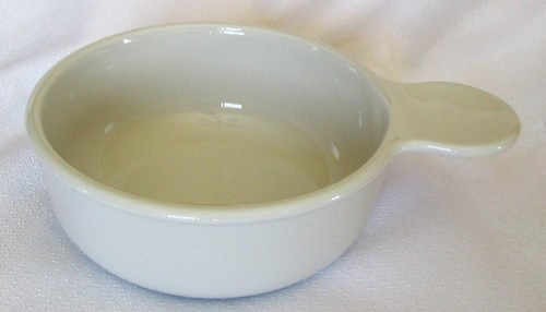Corning Ware P-150-B CREAM Ceramic Ramekin Dish 550mL grab it handle casserole