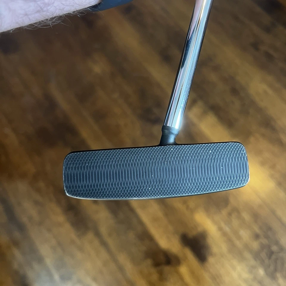 Putter Wilson Staff Infinite South Side acero para diestros 34 pulgadas Foto 3 de 4