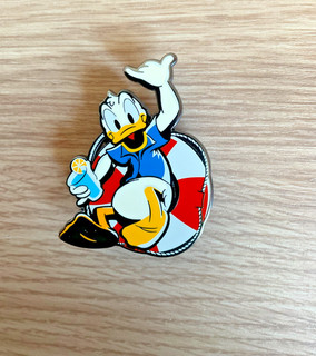 DISNEY DLP FUN IN THE SUN DONALD DUCK PIN