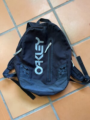 Oakley Tactical Field Gear Vertical Messenger Day Pack Laptop