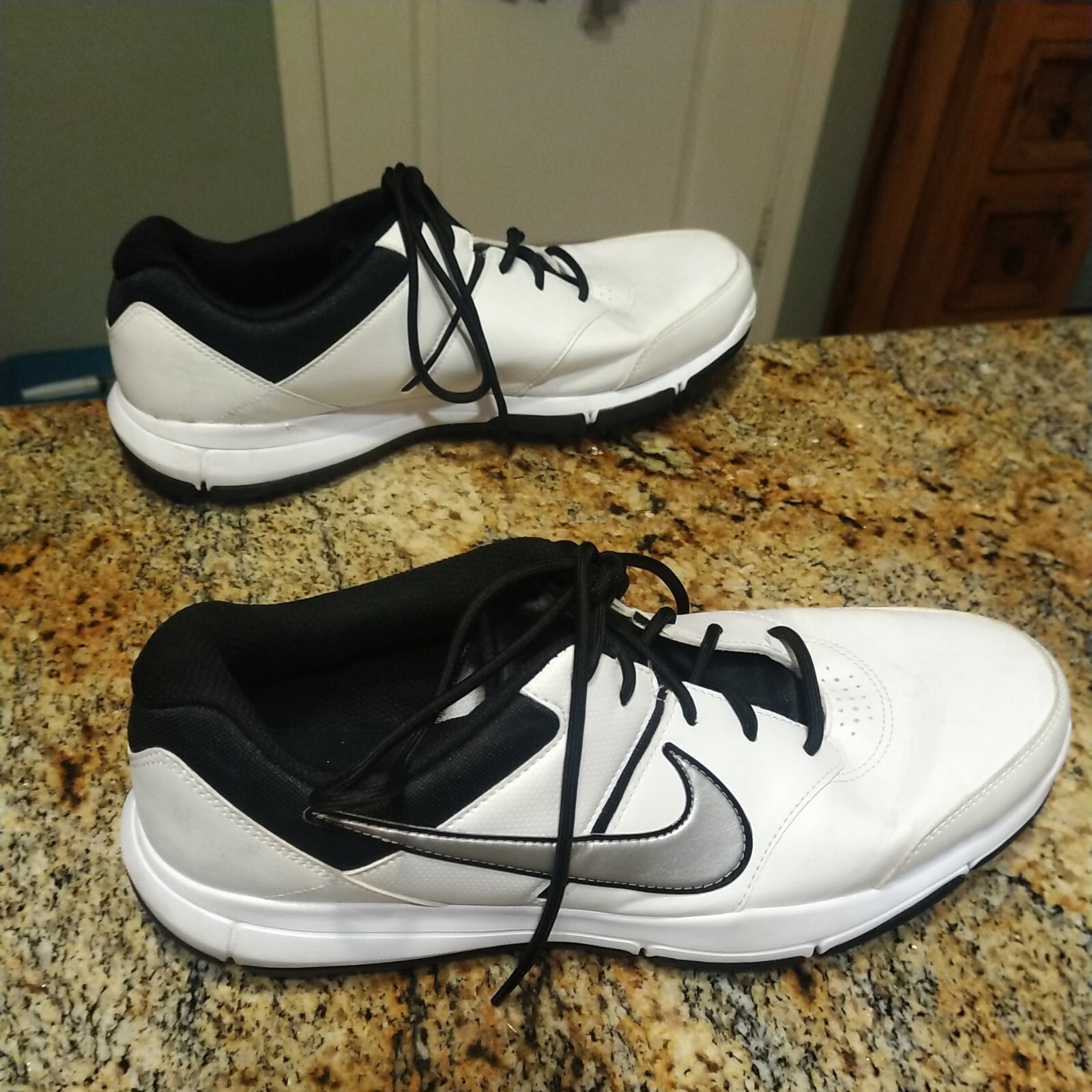 Nike Golf Exclusive Men's Durasport Size 11 W 4 Soft Spike Shoe 844551