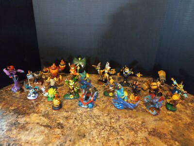 Lot De 38 Figurines Skylanders - Collection Occasion Pour Jouer Ou Compléter