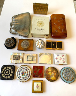 18 Piece Lot of Vintage Powder Compacts Purses Shaver Trinket Box