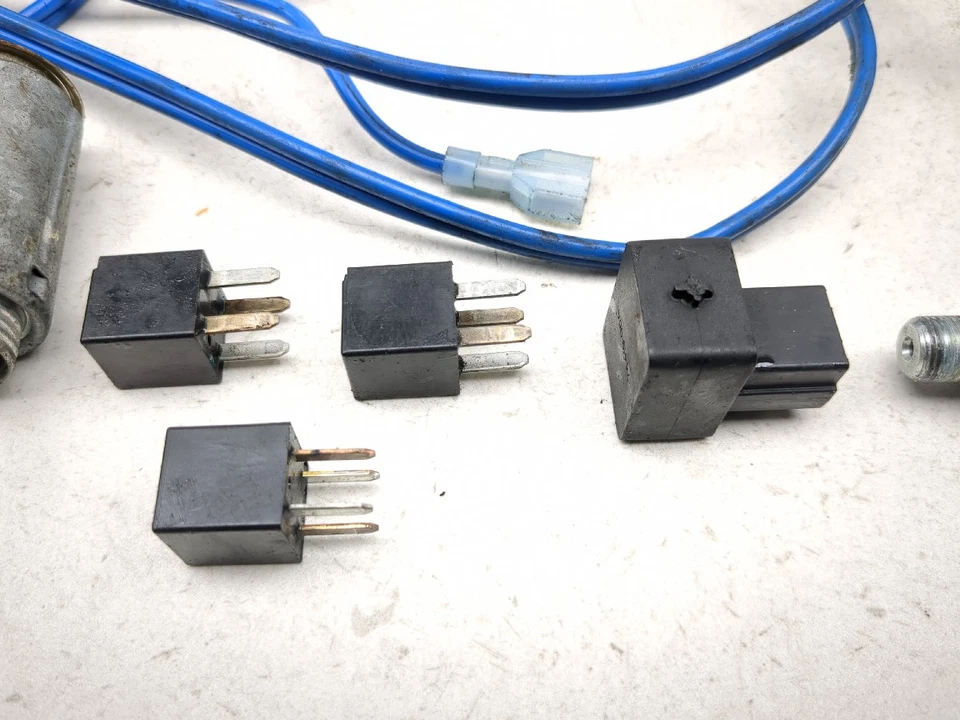 07-12 Harley Ultra Classic Electra FLHTCUSE3 Juego de relés Interruptor de freno de batería Foto 3 de 4