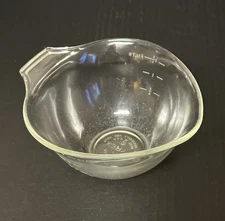 Vintage Pyrex Mixing Measuring Bowl 3 Cups/1.5 Pints Spout