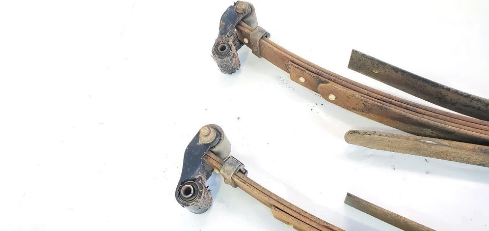 Ford F350 2002 2003 2004 2005 OEM par de resortes de hoja traseros dobles  Foto 2 de 4