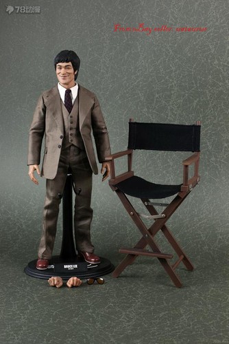 Perfect Hot Toys 1/6 Mis11 Bruce Lee (In Suit) In Stock New - Picture 2 of 3