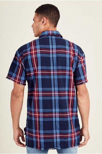 True Religion Herren Button Down Raw Edge Slouch Hemd in dunkelblau kariert - Bild 2 von 5