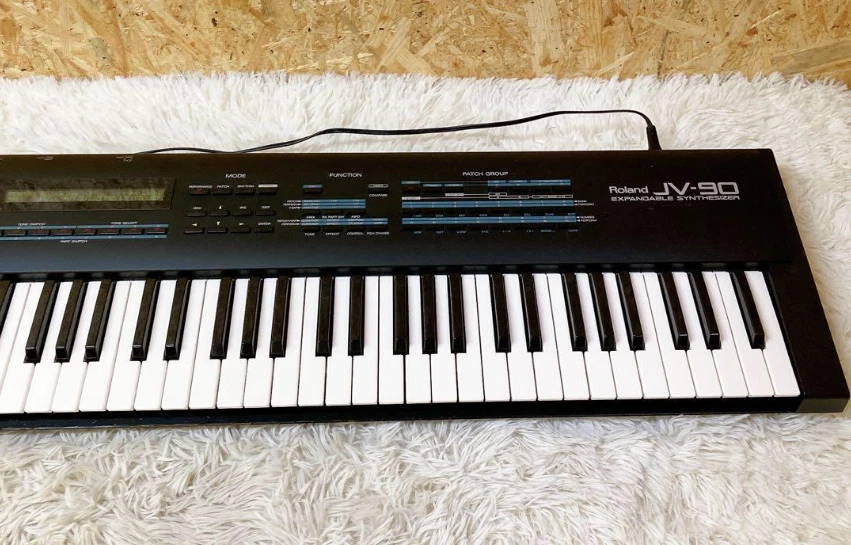 Roland JV-90 EXPANDABLE SYNTHESIZER 76-Key MIDI AC100V 50/60Hz 21W - Image 3 of 4