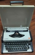 Typewriter Olympia Traveller de Luxe thumbnail