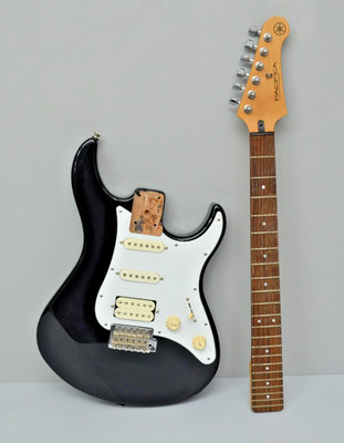 Yamaha Pacifica 112J BL   ohne Saiten  - Hals abgeschraubt
