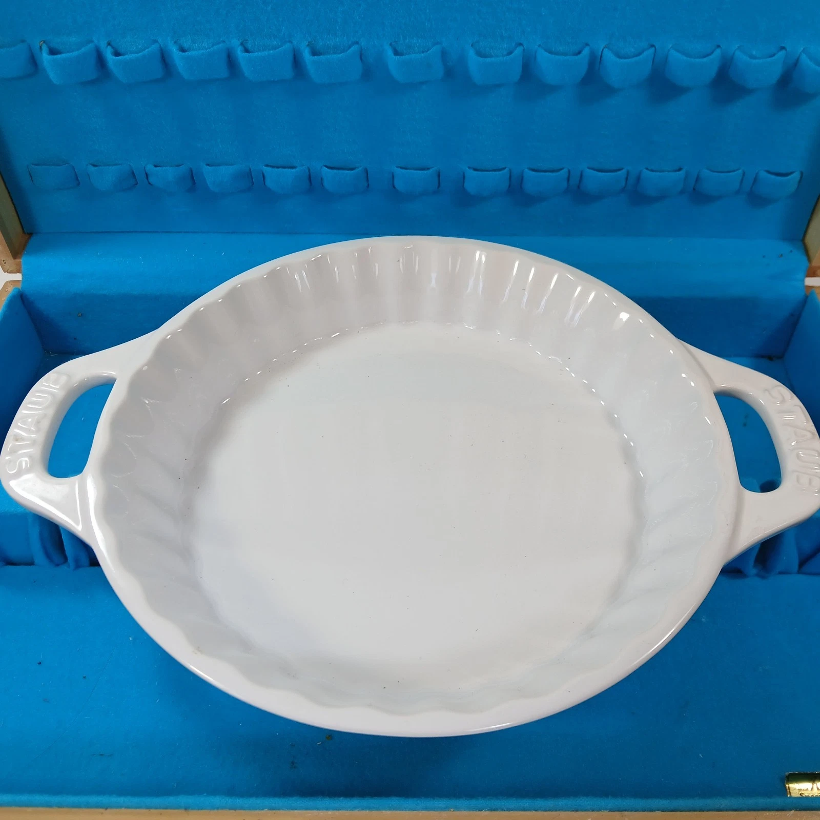 Staub 9" Fluted Pie Plate Double Handle Ceramic Baking Dish