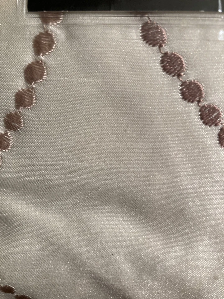Panel de cortinas forrado Delano, 54" x 84", bordado de cáscara de huevo/bronce, ojales, nuevo en paquete Foto 2 de 4