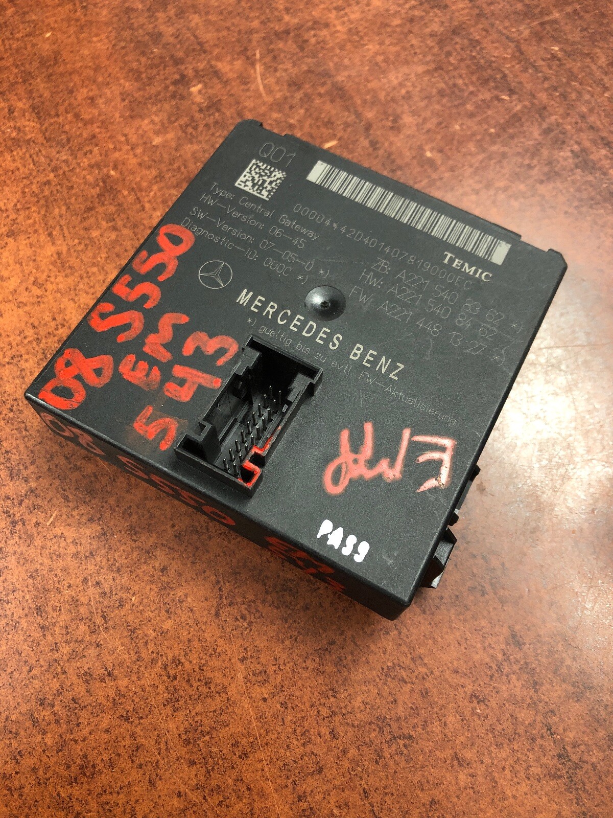 2008 Mercedes S550 W221 OEM Central Gateway Control Module A2215408362