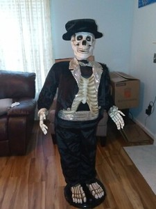 Gemmy Halloween Animatronic Life Size Dancing Tuxedo Skeleton Glitter 2004-2005