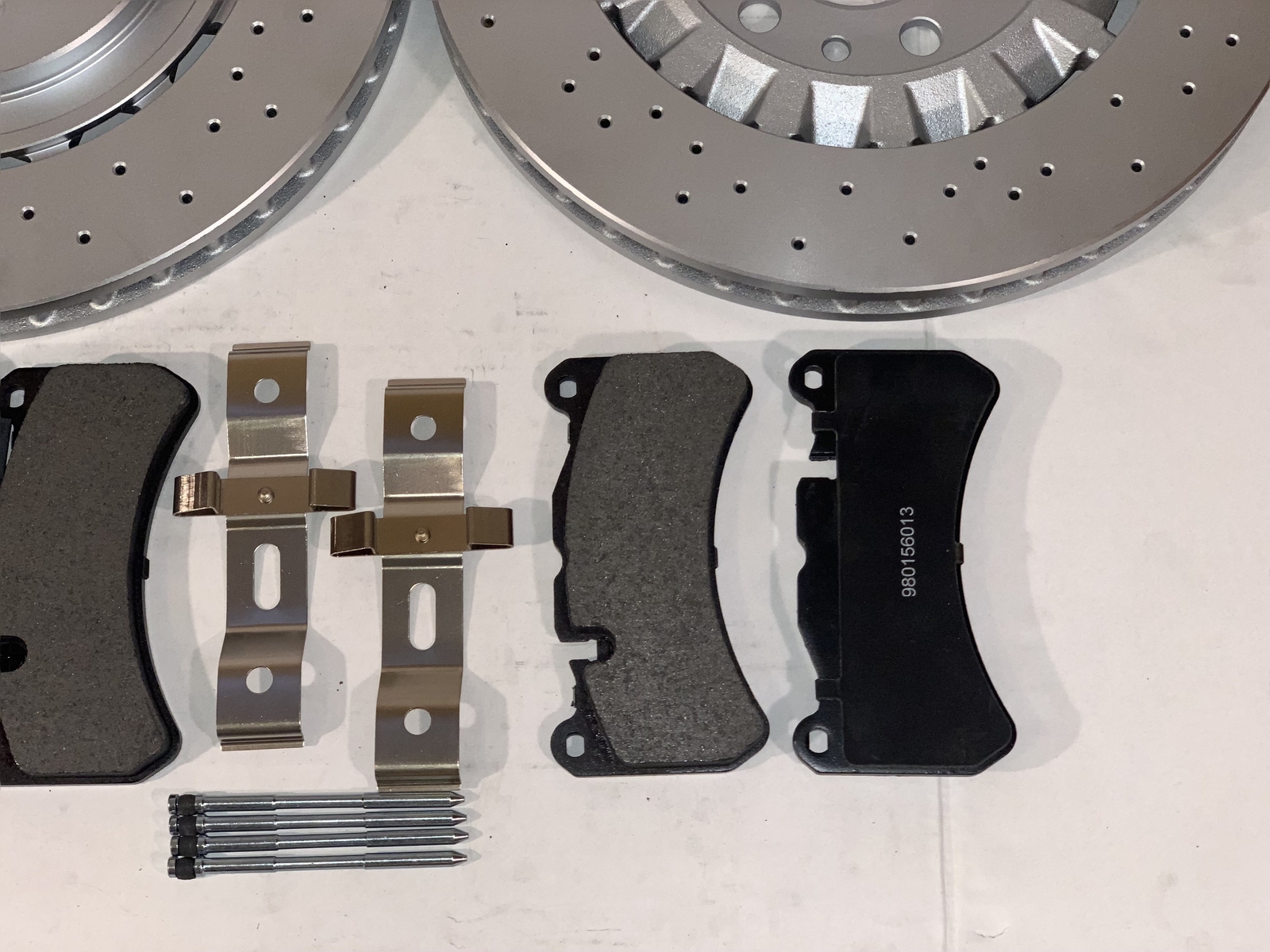Maserati Ghibli SQ4 Quattroporte AWD Front Rotors & Brake Pads Set