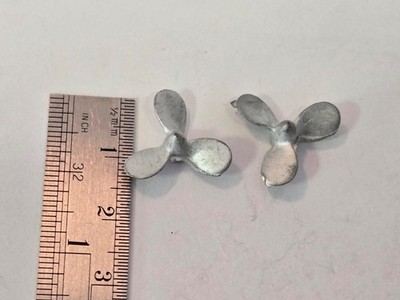 Model Ship Fittings Parts 2  White Metal 3 blade Rt hand Propeller 15mm