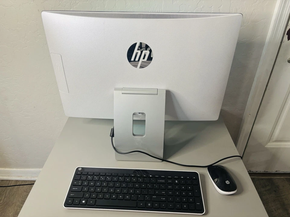 HP Pavilion 23" 23-q110 LCD AIO 2.20 GHz Processor AMD Radeon R5 Graphics 1TB HD - Image 2 of 4