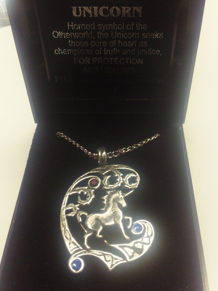 Un Collier Licorne Fantaisie en Cristal et Argent Sterling