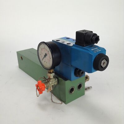 Vickers Valve H507848 24V 30W + DG4V3S2AMUH560 + DGMX23PPCWD40 + gauge Used UMP