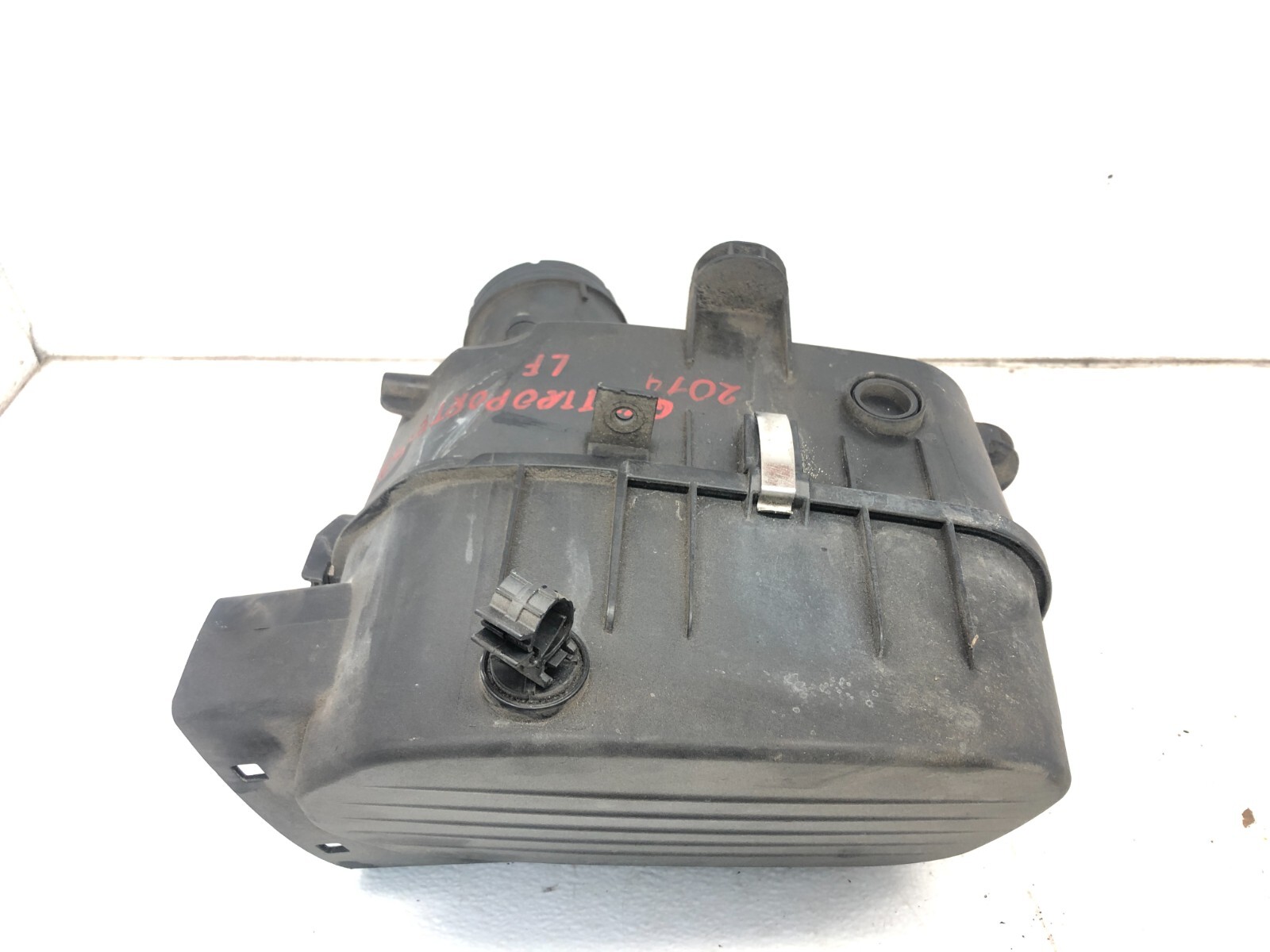 2014-2017 MASERATI QUATTROPORTE LEFT DRIVER FRONT AIR INTAKE CLEANER FILTER BOX