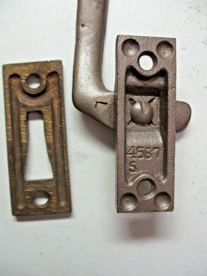 Manija de bloqueo de bronce para ventana abatible de latón macizo 4587S mano izquierda vintage años 50 Foto 4 de 4