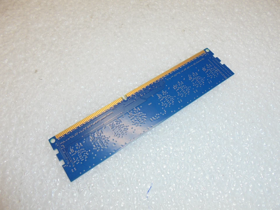 1GB STICK ELPIDA EBJ10UE8BDF0-AEF 240P PC3-8500U 1RX8 CL7 128x8 DDR3-1066 DIMM - Image 2 of 2