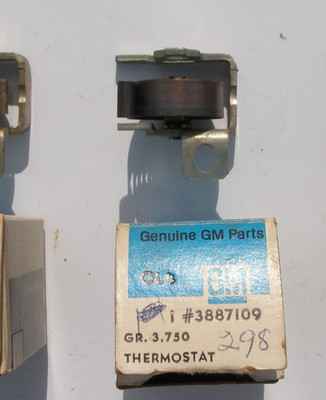 NOS GM 1966 Chevy Chevelle 327 SBC Choke Thermostat 3887109 Holley Rochester 4BC