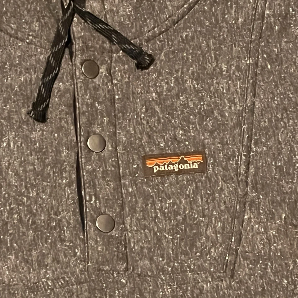 Novo Pulôver Patagonia Cânhamo Super Macio com Capuz com Bolso Cinza Tamanho Médio - Imagem 2 de 4