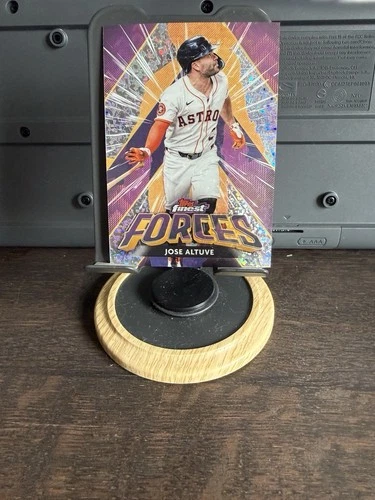2026 Topps Finest Jose Altuve Base (RAW)