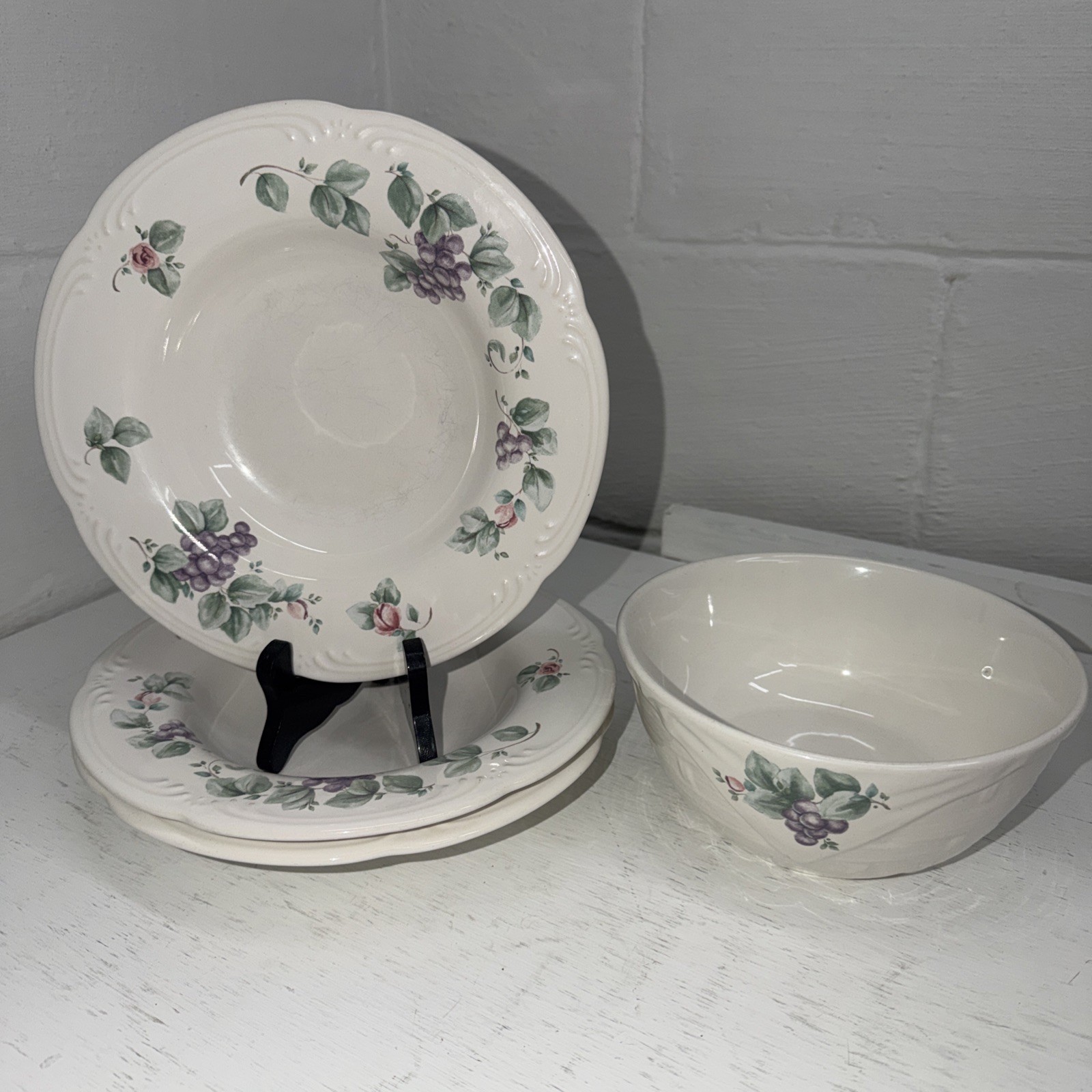 3 Pfaltzgraff Grapevine Rimmed Soup/Pasta/Salad Bowls 9 Inch