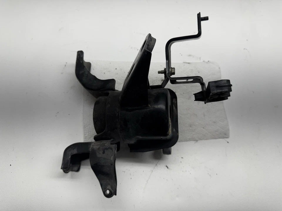OEM Front Right Engine Mount For 2011 2012 2013 2014 2015-2017 Lexus CT200h 1.8L - Image 3 of 4