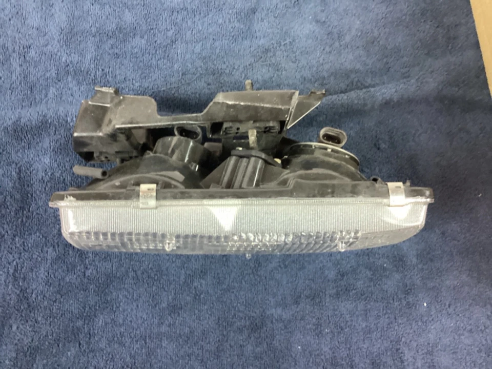 NOS GM Oldsmobile Right Side Headlight NOS 16524386 - Image 2 of 4