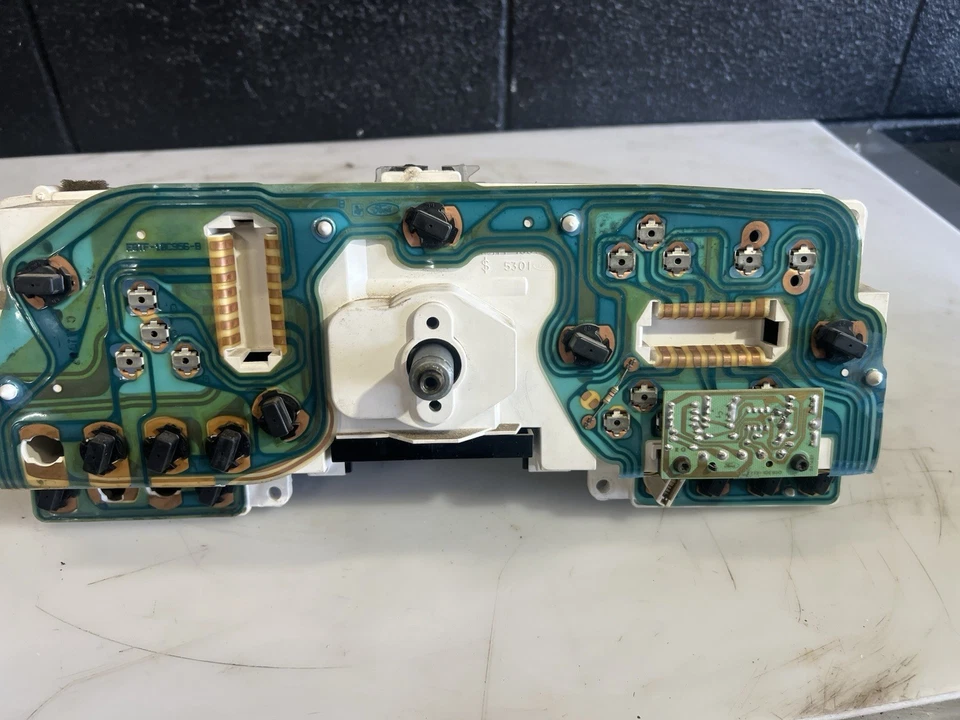 1987-1991 FORD F150 F250 F350 Б/У ПРИБОРНАЯ ПАНЕЛЬ P# E8TF-10894-BB - Изображение 3 из 4