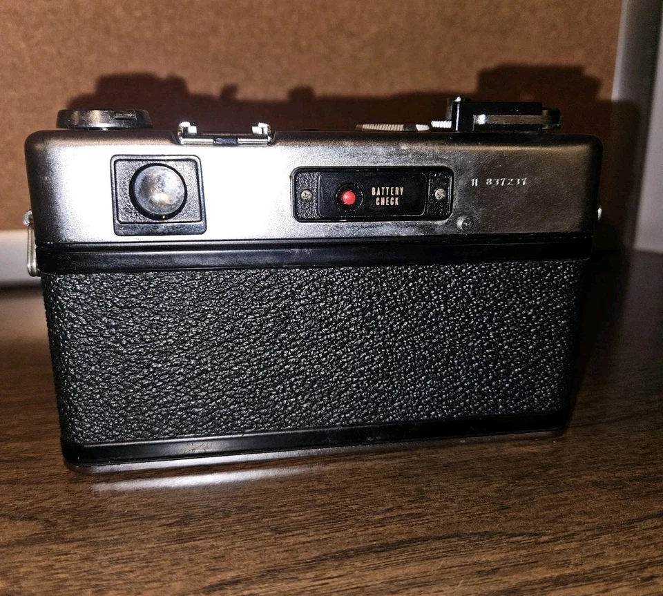 Yashica Electro 35 GSN 35mm Film Camera 1:1.7 45mm Lens - Untested - Image 2 of 4