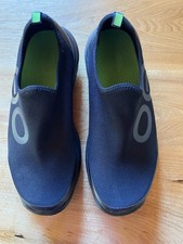 OOFOS OOMG Eezee Men s Slip-On Low Shoes Black Size M 9.5 Comfort Recovery Foam