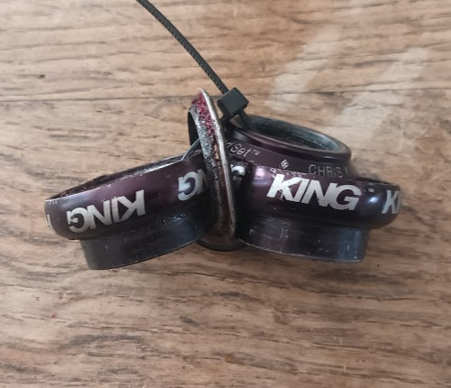 Chris king headset 1 1/8 / black / open to offers